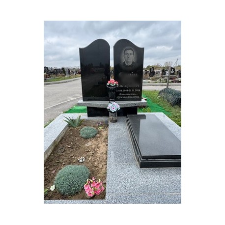 Тульчин Пам'ятники на могилу з граніту та мармурової крихти