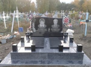 подвійні пам'ятники