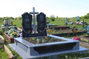 подвійні пам'ятники