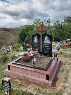 Гранітні памятники на могилу Чернівці