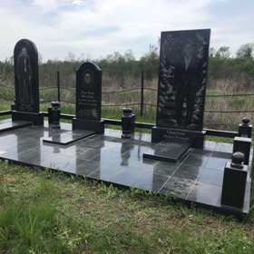 Ужгород Пам'ятники надгробні габро гранітні мармурові бетонні