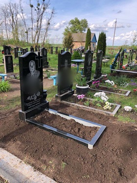 пам'ятники на могилу Чернігів