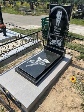 пам'ятники на могилу Чернігів