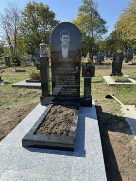 пам'ятники на могилу Тальне
