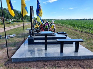Гранитные памятники на могилу Черкассы