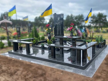 гранитный памятник на могилу Черкассы