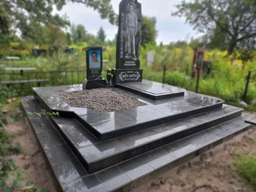 гранитный памятник на могилу Черкассы