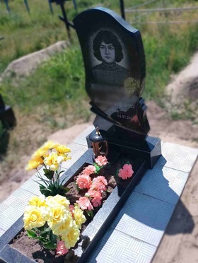 гранитный памятник на могилу Черкассы