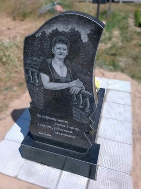 гранитный памятник на могилу Черкассы
