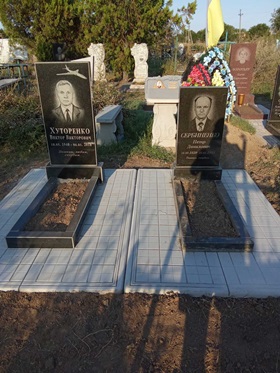 Памятник з граніту на могилу Дніпро