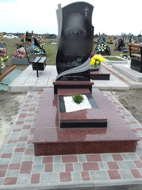 Гранітний пам'ятник на могилу Кам'янець-Подільський