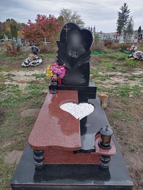 Гранітний пам'ятник на могилу Кам'янець-Подільський