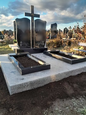 Гранітний пам'ятник на могилу Кам'янець-Подільський
