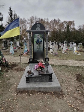 Гранітний пам'ятник на могилу Кам'янець-Подільський