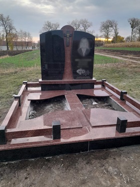 Гранітний пам'ятник на могилу Кам'янець-Подільський