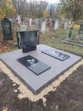 Гранітні пам`ятники на могилу Знам`янка