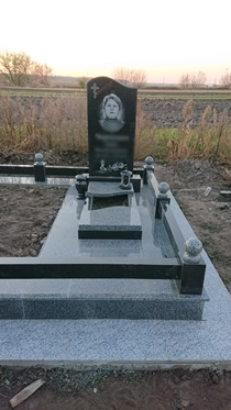 Пам'ятник на могилу з граніту Біла Церква