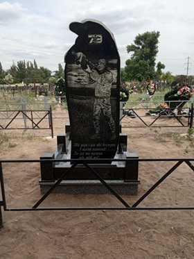 Гранитный памятник на могилу Николаев