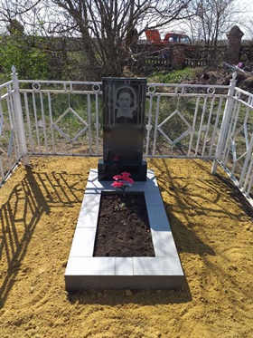 Гранитный памятник на могилу Николаев