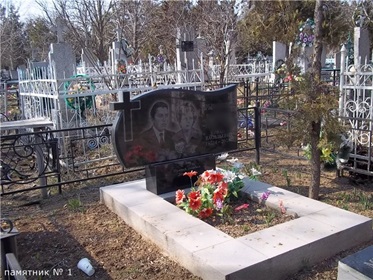 Гранитный памятник на могилу Николаев