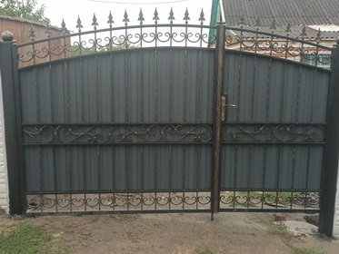 пам'ятники з граніту Романів
