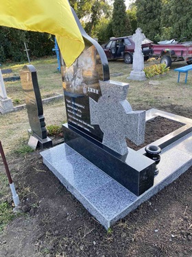 Пам'ятники на могилу Тальне