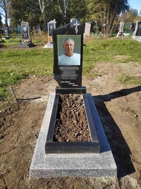 Пам'ятники на могилу Кельменці