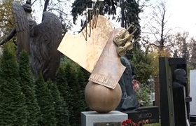 Пам'ятник з граніту на могилу Чернівці