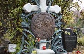 Пам'ятник з граніту на могилу Чернівці