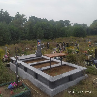 Пам'ятники на могилу Чернівці
