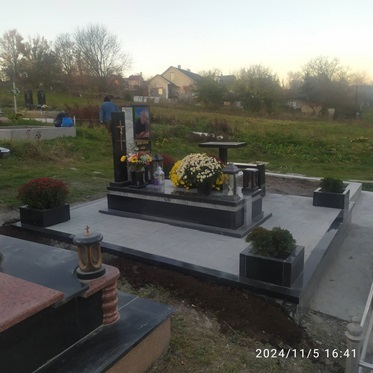 Пам'ятники на могилу Чернівці