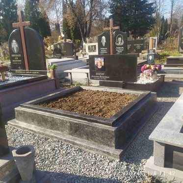 Пам'ятники на могилу Чернівці