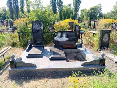 Пам'ятники на могилу з граніту Ніжин Ритуальні послуги