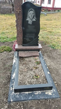 Памятники на могилу Батурин