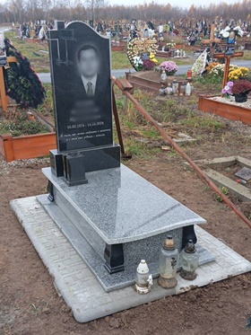 Пам'ятники на могилу Тлумач