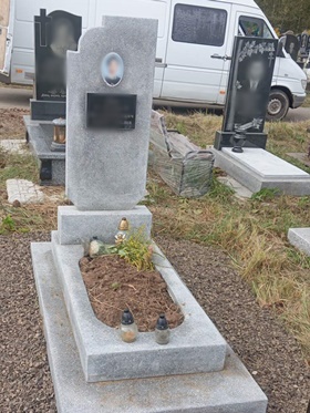 Пам'ятники на могилу Тлумач