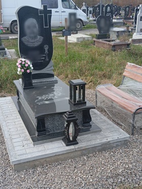 Пам'ятники на могилу Тлумач