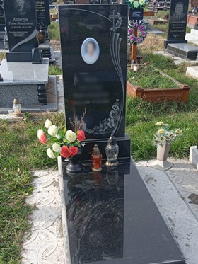 Пам'ятники на могилу Тлумач