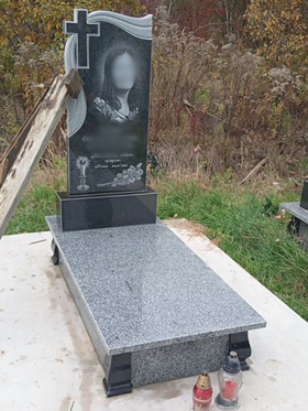 Пам'ятники на могилу Тлумач