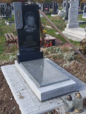 Пам'ятники на могилу Тлумач