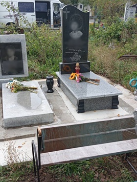 Пам'ятники на могилу Тлумач
