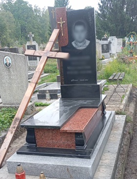 Пам'ятники на могилу Тлумач
