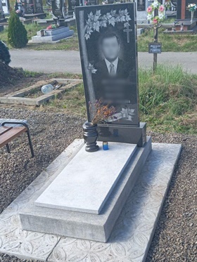 Пам'ятники на могилу Тлумач