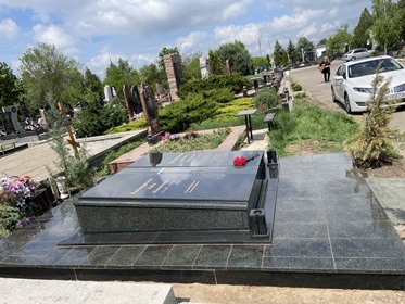 Памятники на могилу Николаев