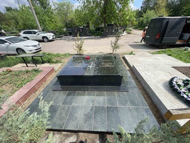 Памятники на могилу Николаев