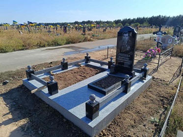 Памятники на могилу Николаев