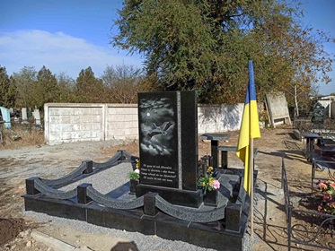 Гранитный памятник на могилу Николаев