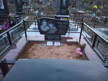 Гранитный памятник на могилу Николаев