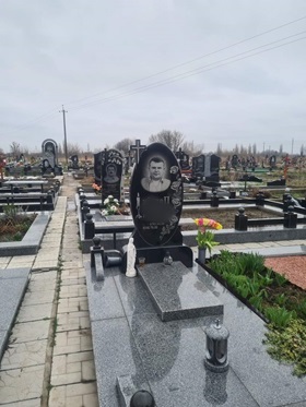 Пам'ятник на могилу з граніту Балта