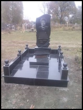 Пам'ятник на могилу з граніту Балта
